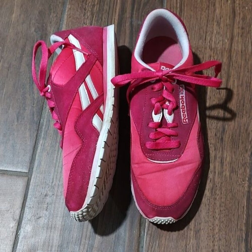 Reebok Classic 8.5 hot pink sneakers bright running athletic workout
